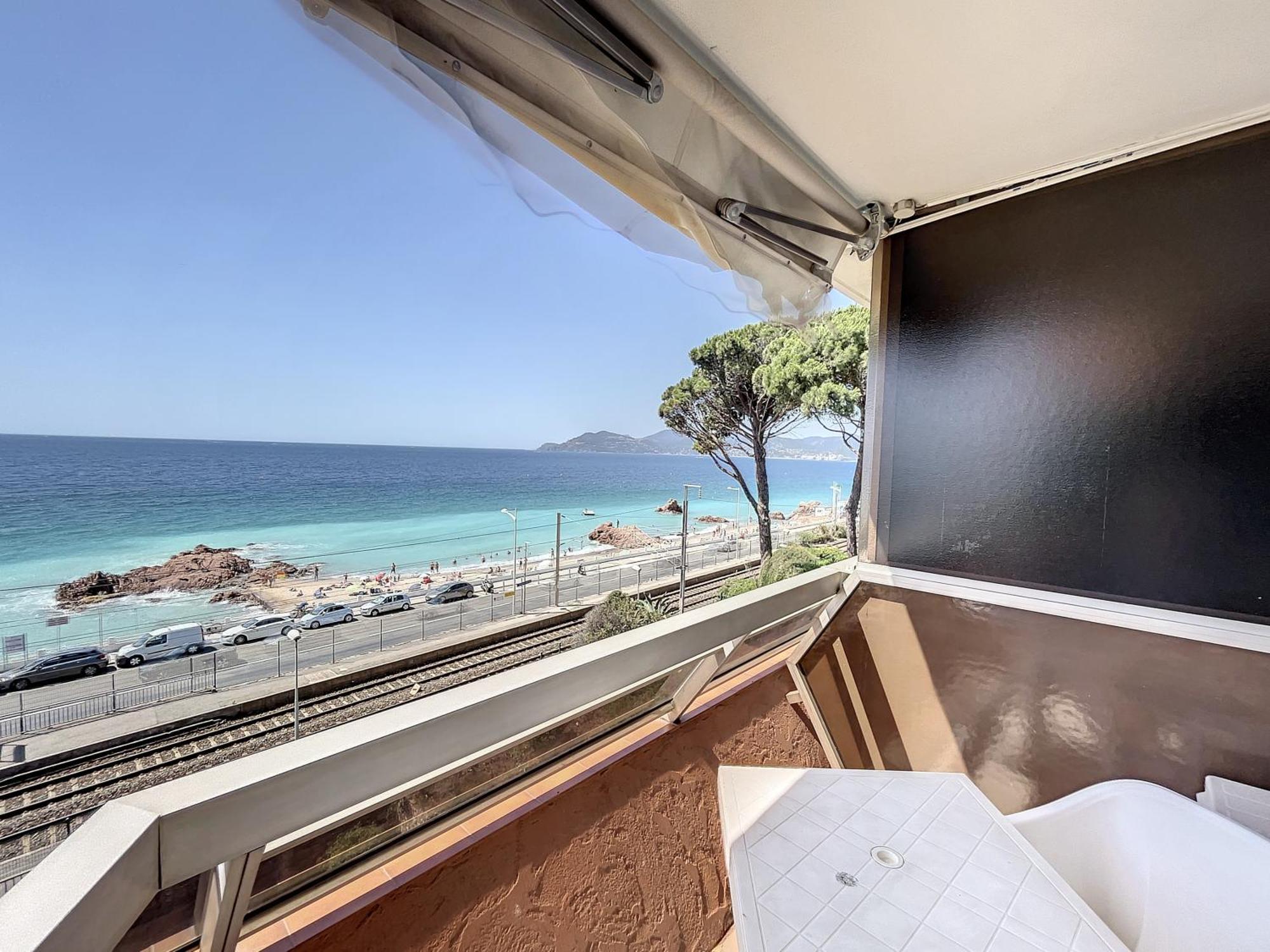 Studio With Beautiful Sea View And Direct Beach Access Cannes Bagian luar foto
